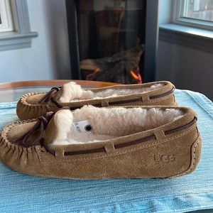 UGG women’s moccasin slipper size 7. NWOT